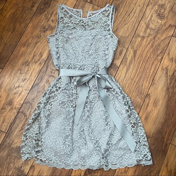 Simply Liliana Dresses & Skirts - Simply Liliana sleeveless lace dress